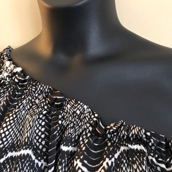 GRASS COLLECTION  One Shoulder Satin Like Top - Lg - Picture 4 of 6